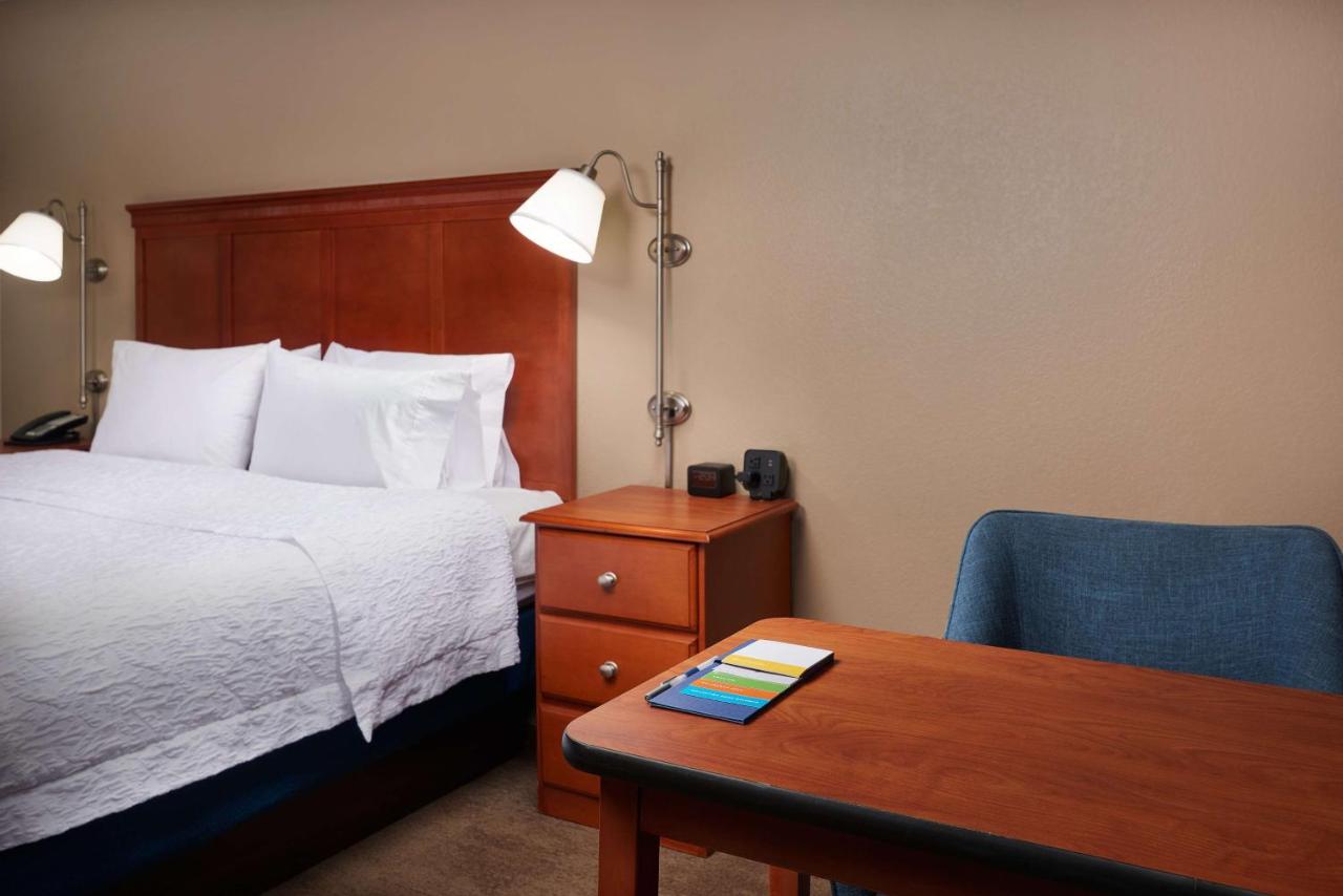 King Room - Non-Smoking at Hampton Inn Ann Arbor-South