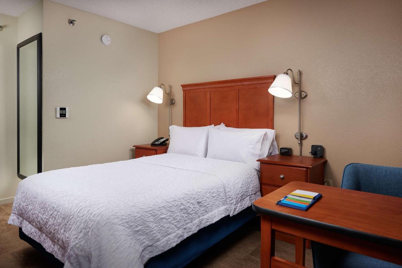 Double Room at Hampton Inn Ann Arbor-South