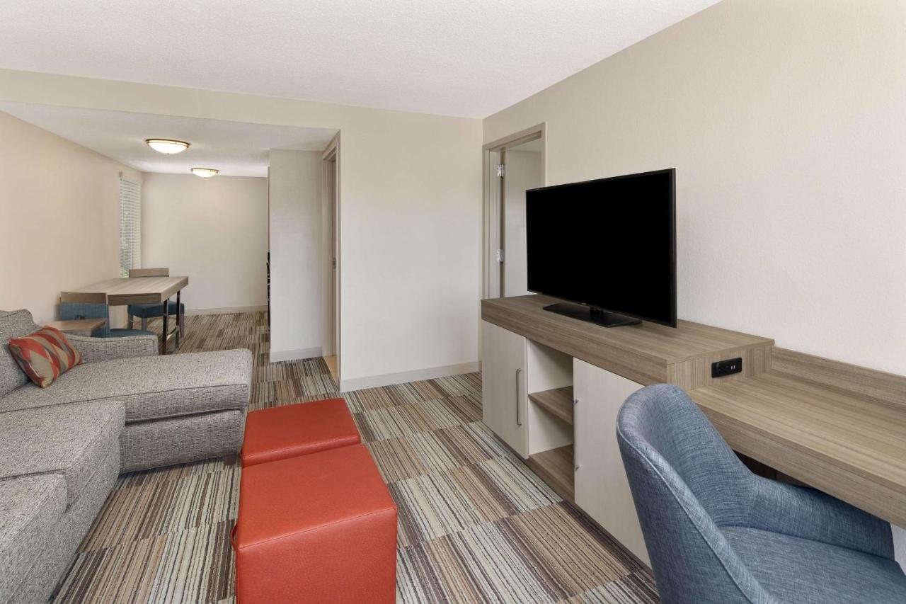 King Suite with Sofa Bed - Non-Smoking at Hampton Inn Atlanta-Georgia Tech-Downtown
