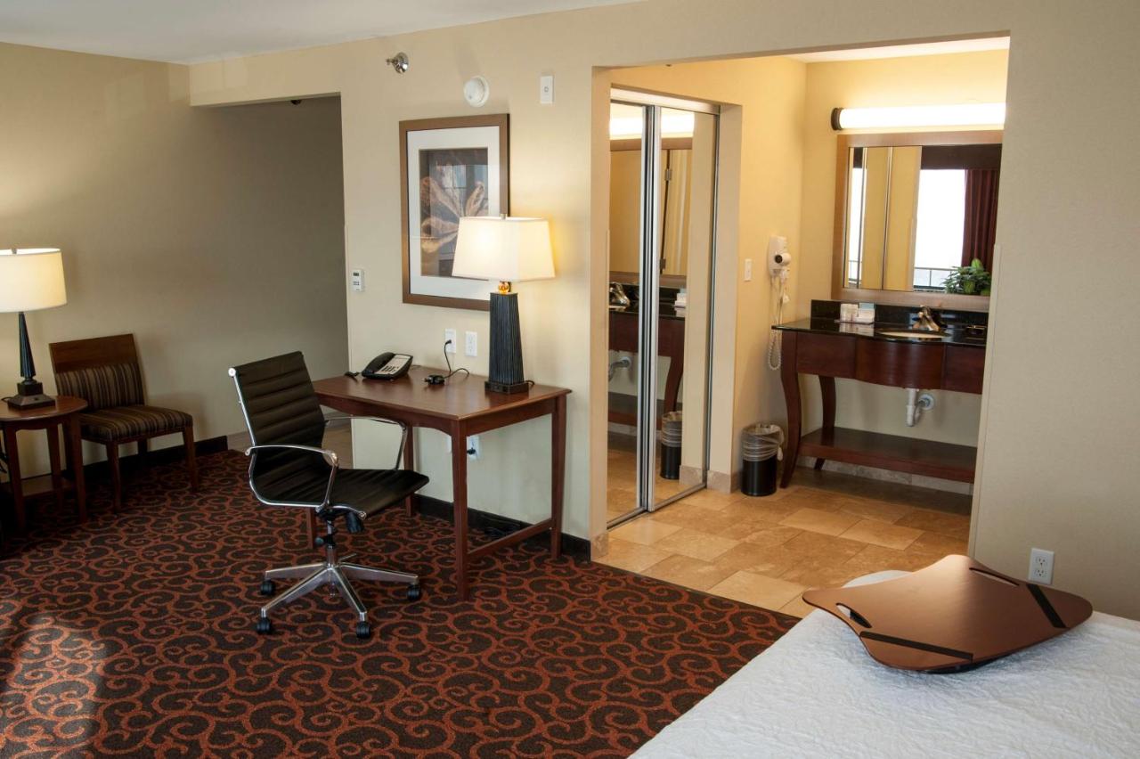 King Studio at Hampton Inn & Suites Watertown