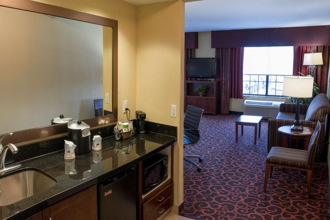 King Studio at Hampton Inn & Suites Watertown