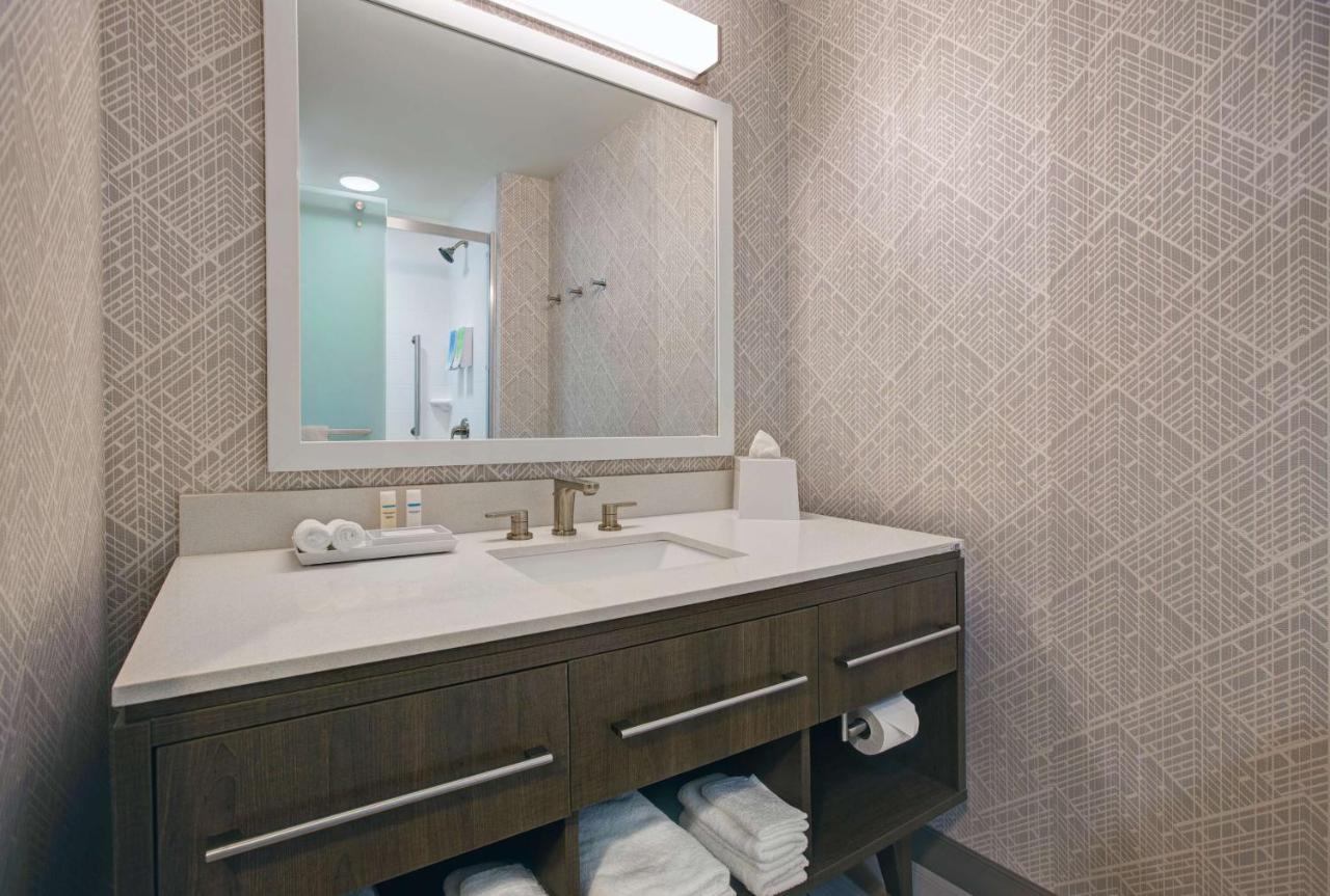 | Home2 Suites By Hilton Asheville Airport