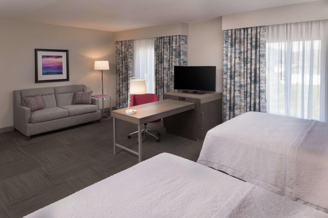 Queen Studio with Sofa Bed at Hampton Inn & Suites Asheville Biltmore Area