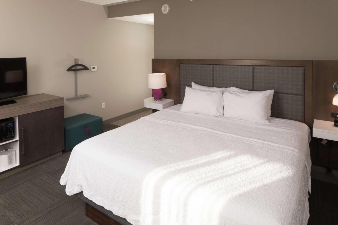 King Room - Hearing Accessible - Non-Smoking at Hampton Inn & Suites Asheville Biltmore Area