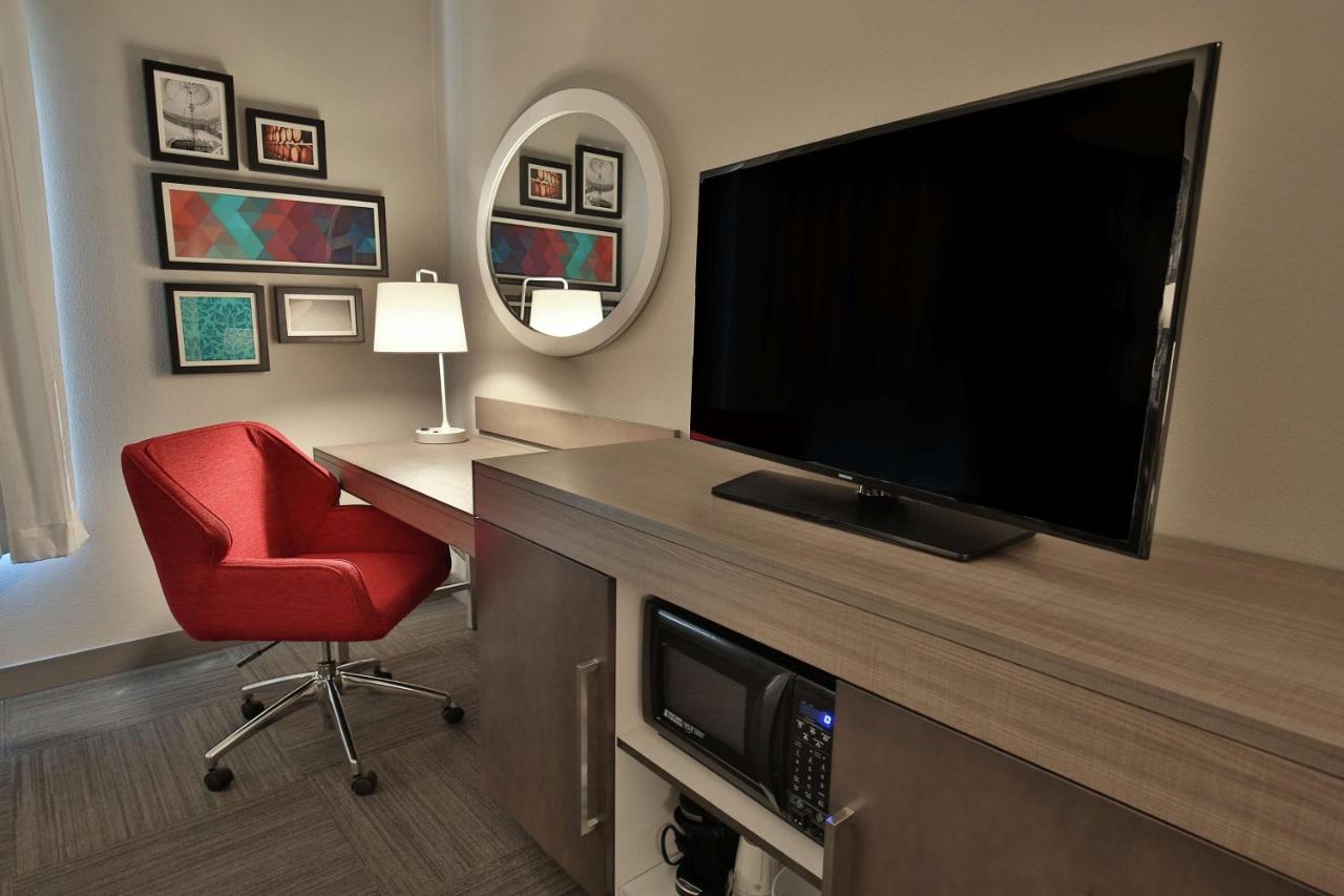 King Room - Hearing Accessible - Non-Smoking at Hampton Inn & Suites Asheville Biltmore Area