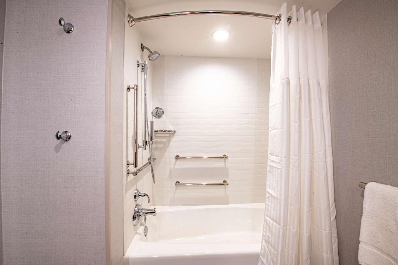 King Room - Mobility Accessible with Bathtub at Hilton Garden Inn - Asheville South