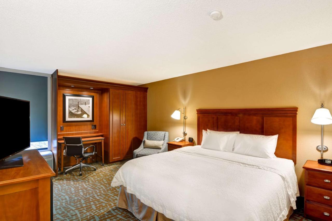 King Room - Non-Smoking at Hampton Inn Hendersonville
