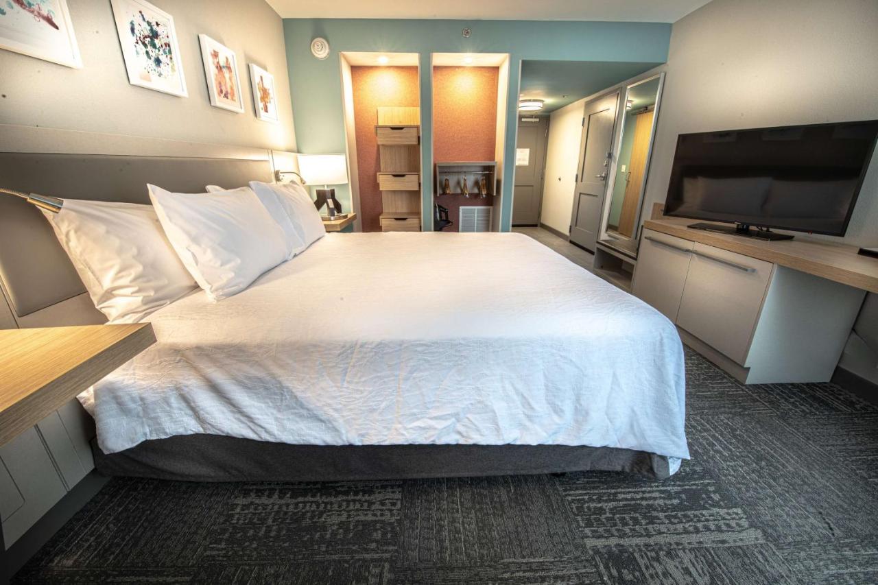 King Room - Mobility Accessible with Bathtub at Hilton Garden Inn - Asheville South
