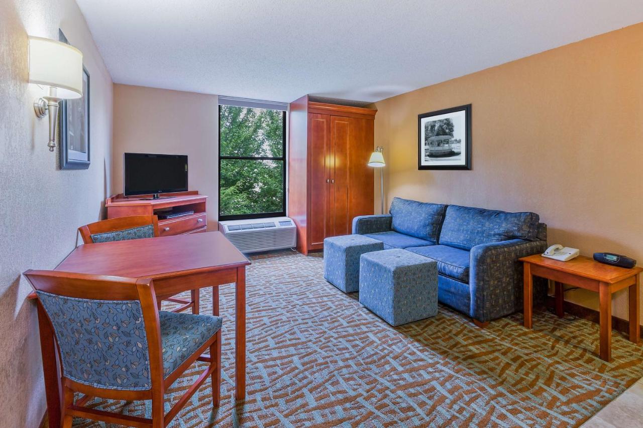 One-Bedroom Suite - Non-Smoking at Hampton Inn Hendersonville