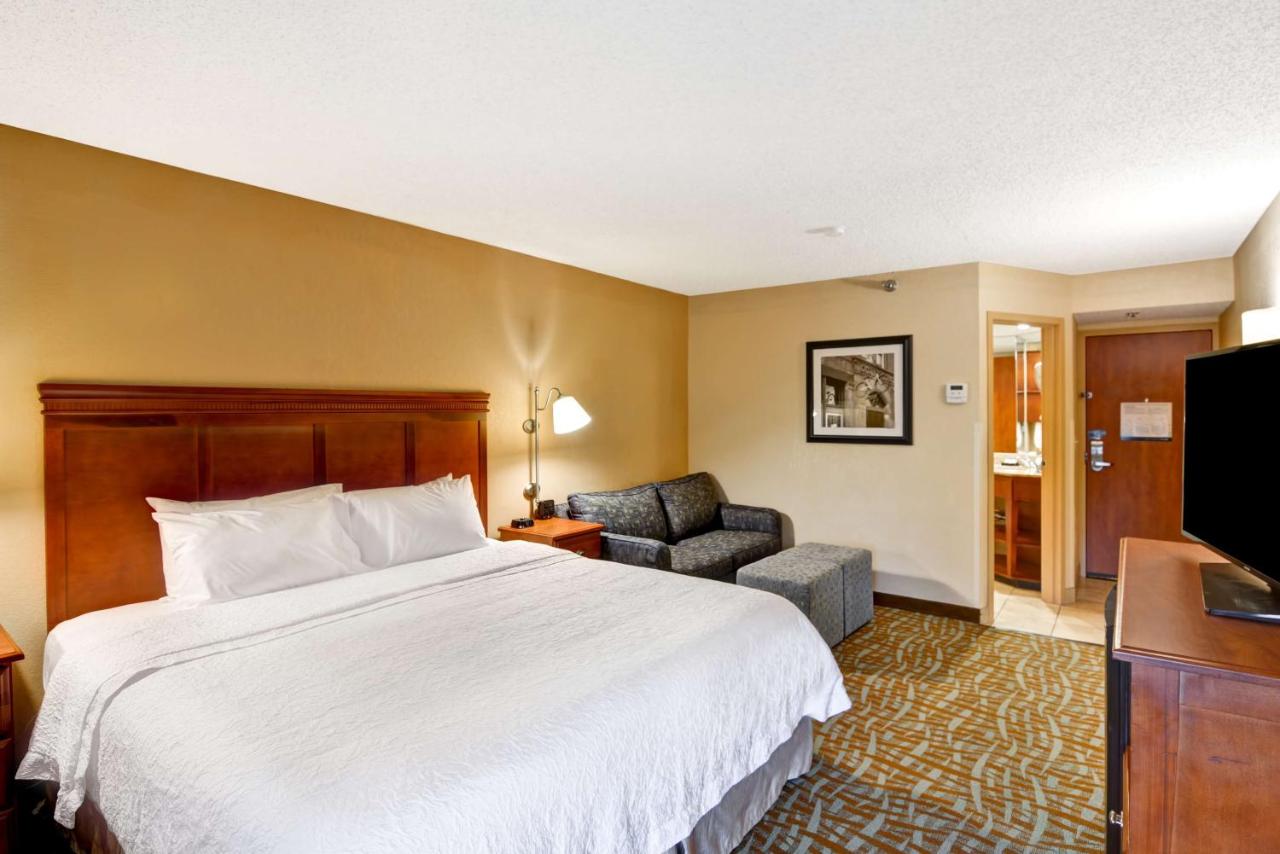 King Study with Sofa Bed - Non-Smoking  at Hampton Inn Hendersonville