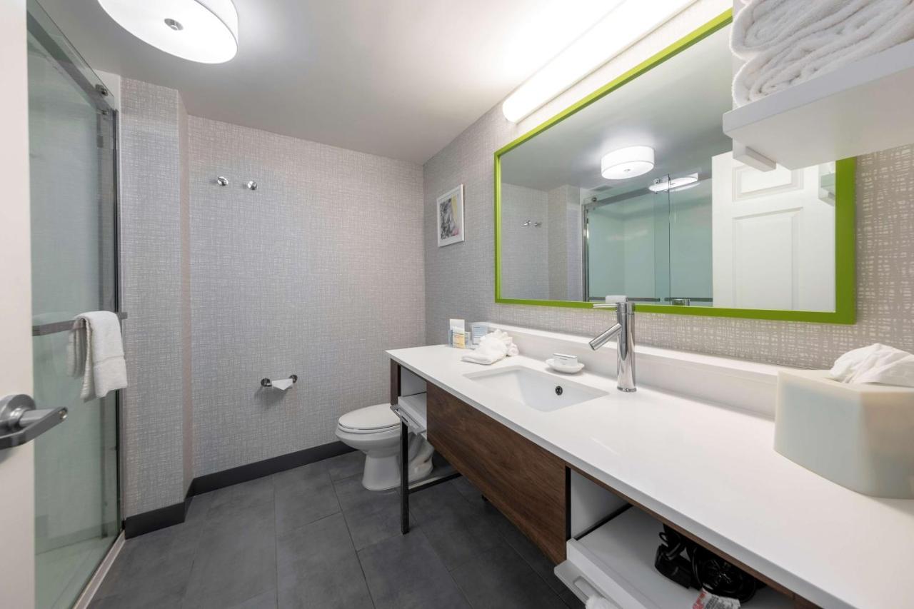 King Room - Non-Smoking at Hampton Inn Swedesboro Philadelphia