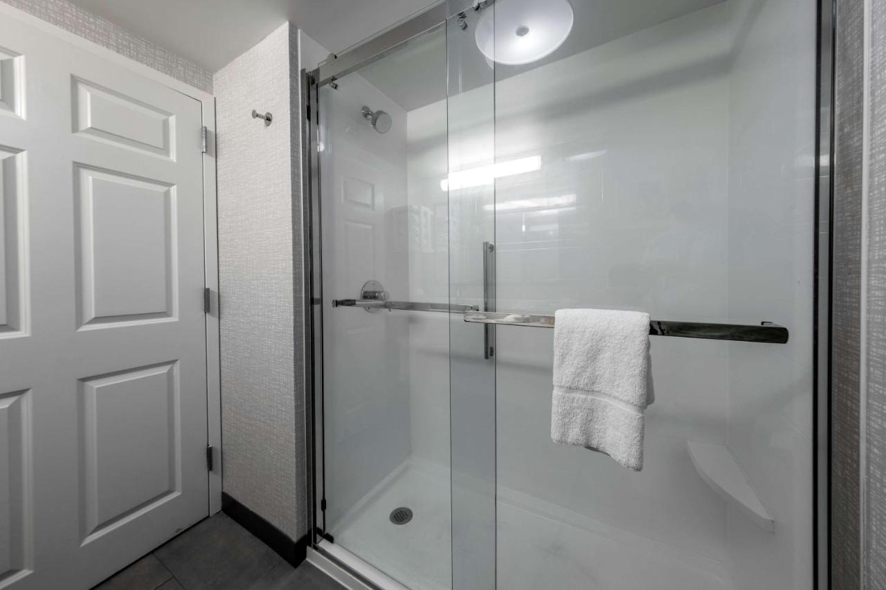 King Room - Non-Smoking at Hampton Inn Swedesboro Philadelphia