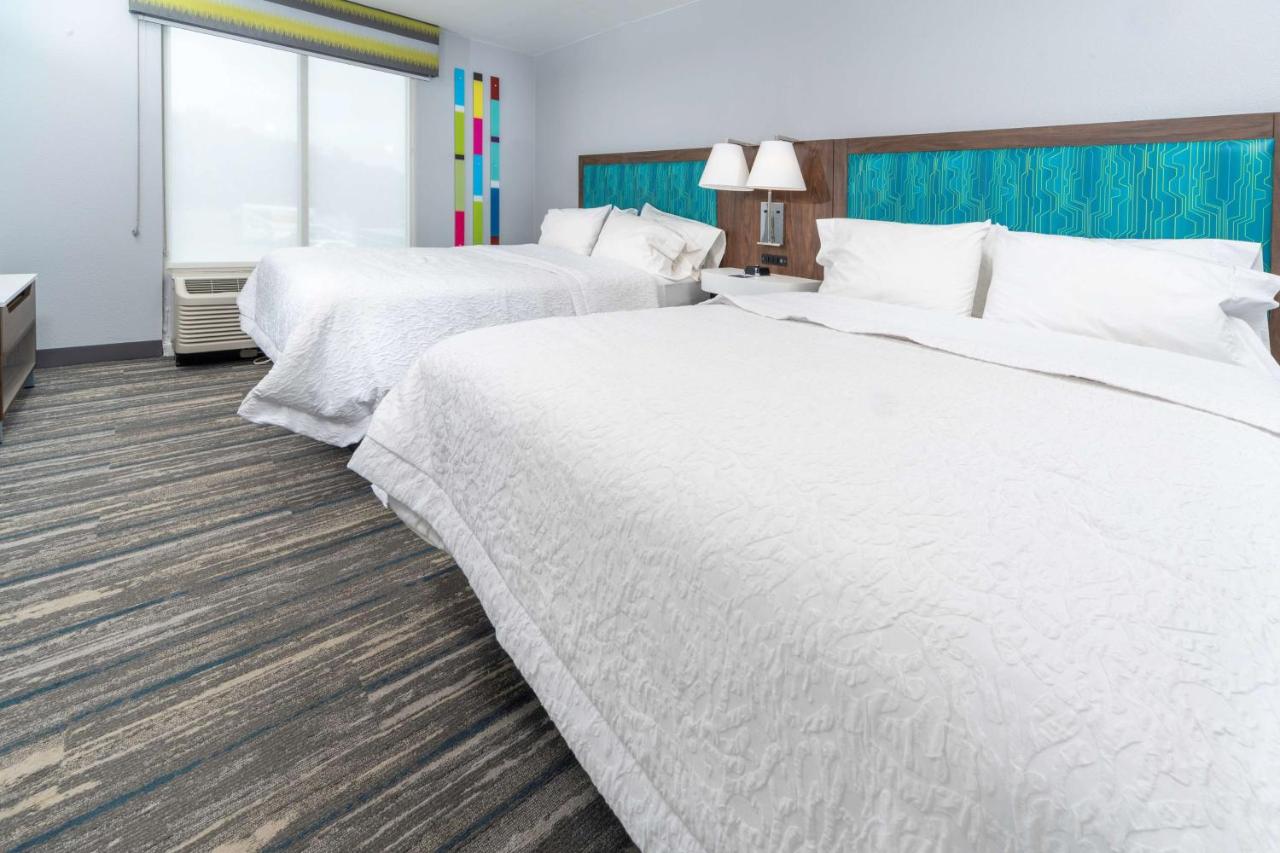 Queen Room with Two Queen Beds - Non-Smoking at Hampton Inn Swedesboro Philadelphia