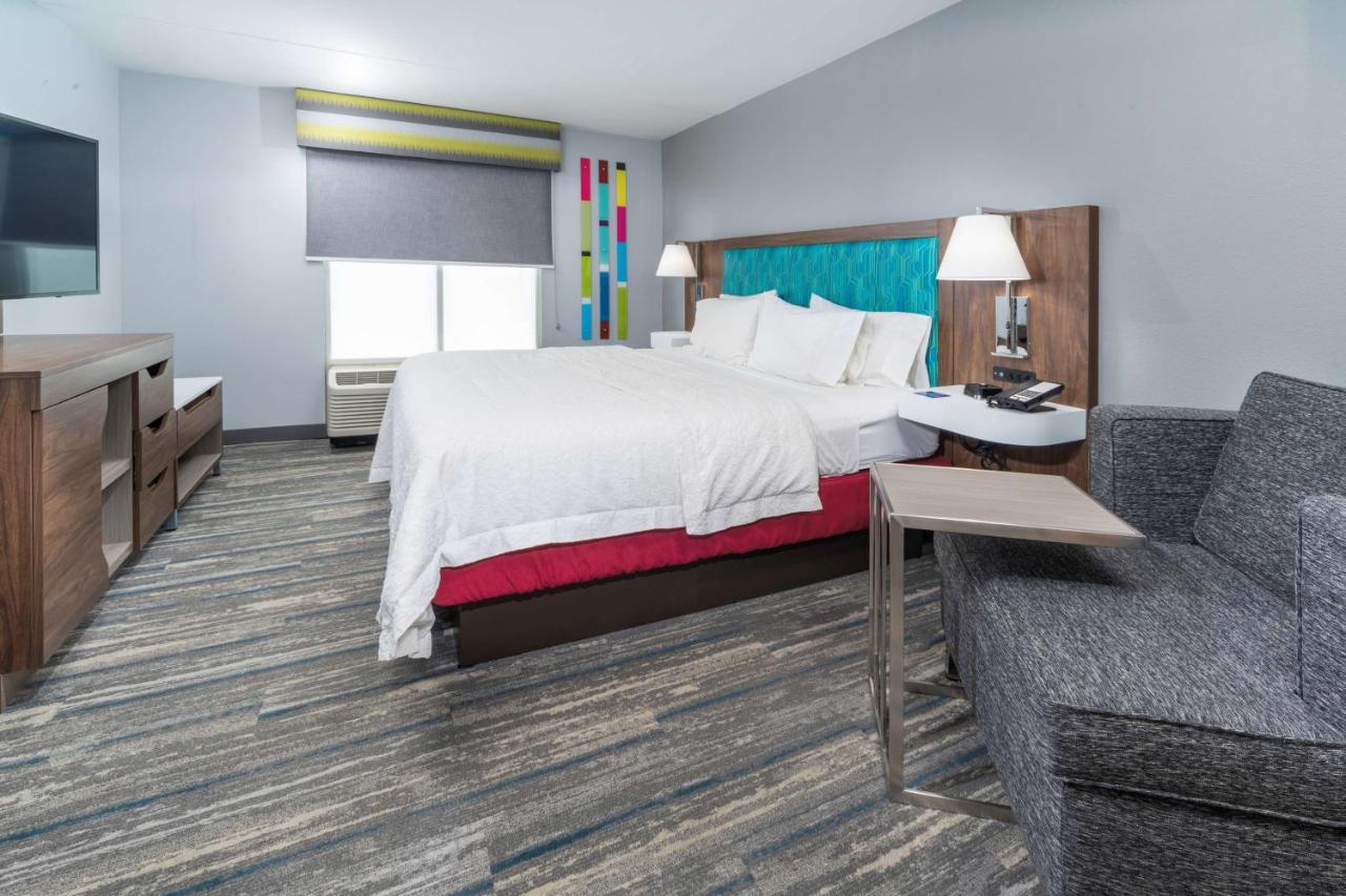 King Suite - Non-Smoking at Hampton Inn Swedesboro Philadelphia