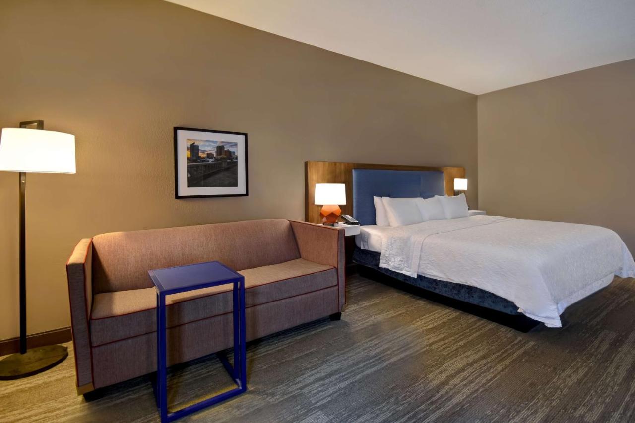 King Study with Sofa Bed - Non-Smoking  at Hampton Inn Birmingham-Colonnade 280