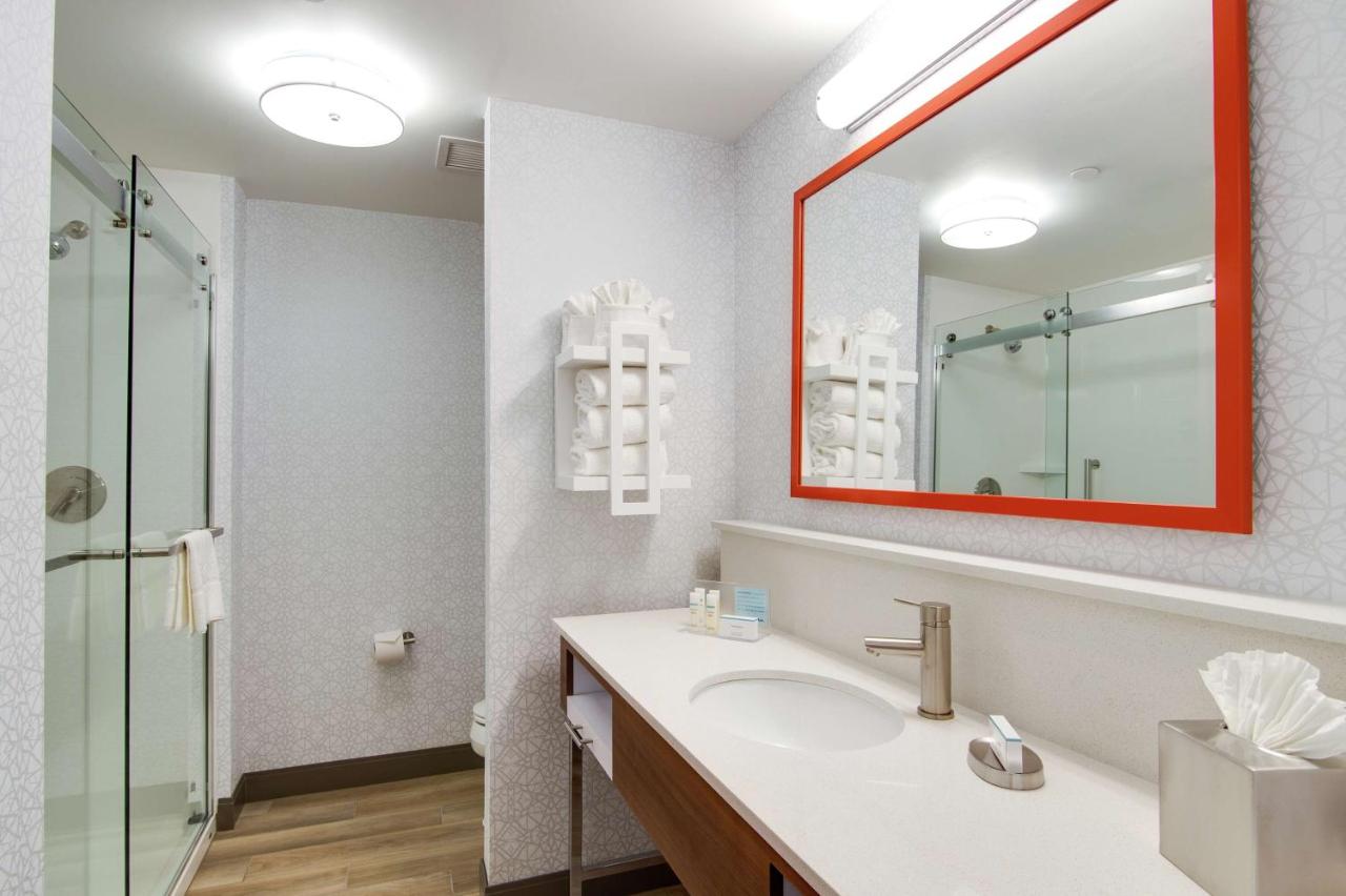King Room - Hearing Accessible/Non-Smoking at Hampton Inn & Suites Nashville North Skyline