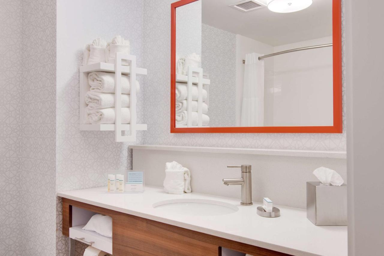Queen Room with Two Queen Beds - Hearing Accessible/Non-Smoking at Hampton Inn & Suites Nashville North Skyline