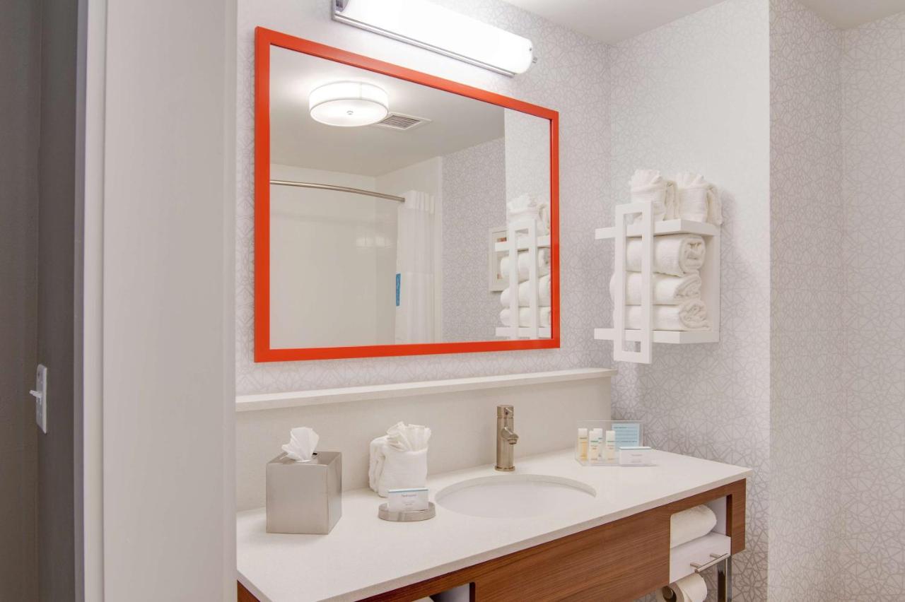 Queen Room with Two Queen Beds - Non-Smoking at Hampton Inn & Suites Nashville North Skyline