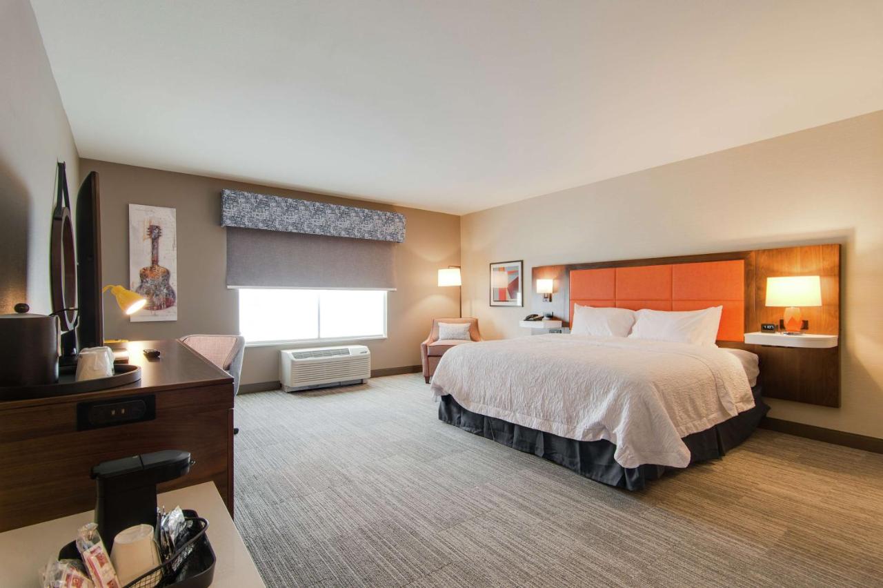 King Room - Mobility Accessible/Non-Smoking at Hampton Inn & Suites Nashville North Skyline