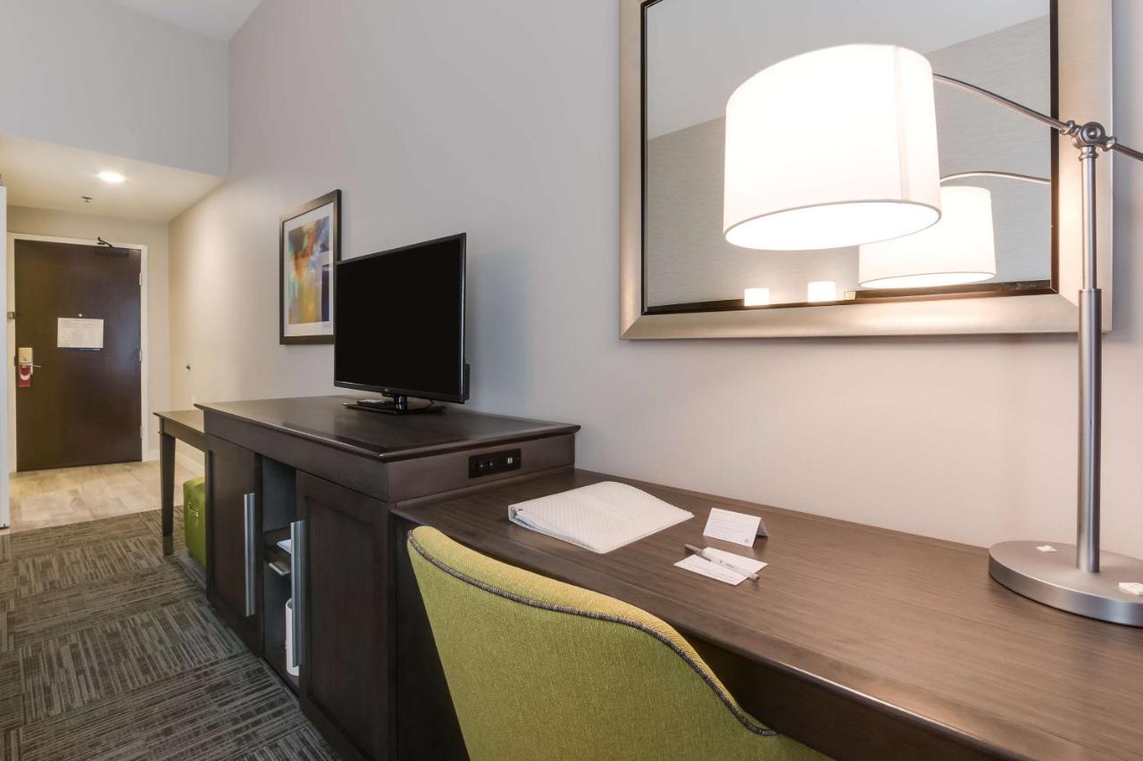 Queen Room with Two Queen Beds - Non-Smoking at Hampton Inn White House