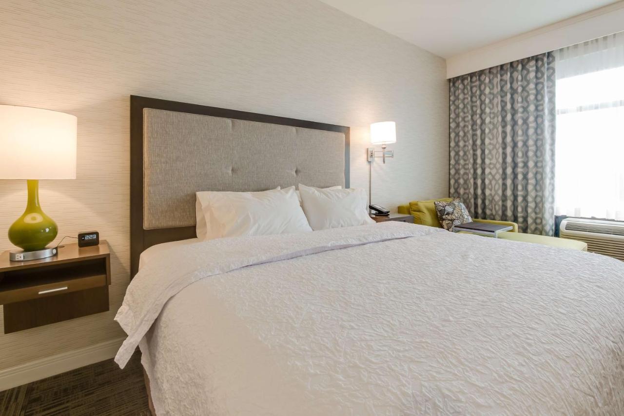 King Room at Hampton Inn White House