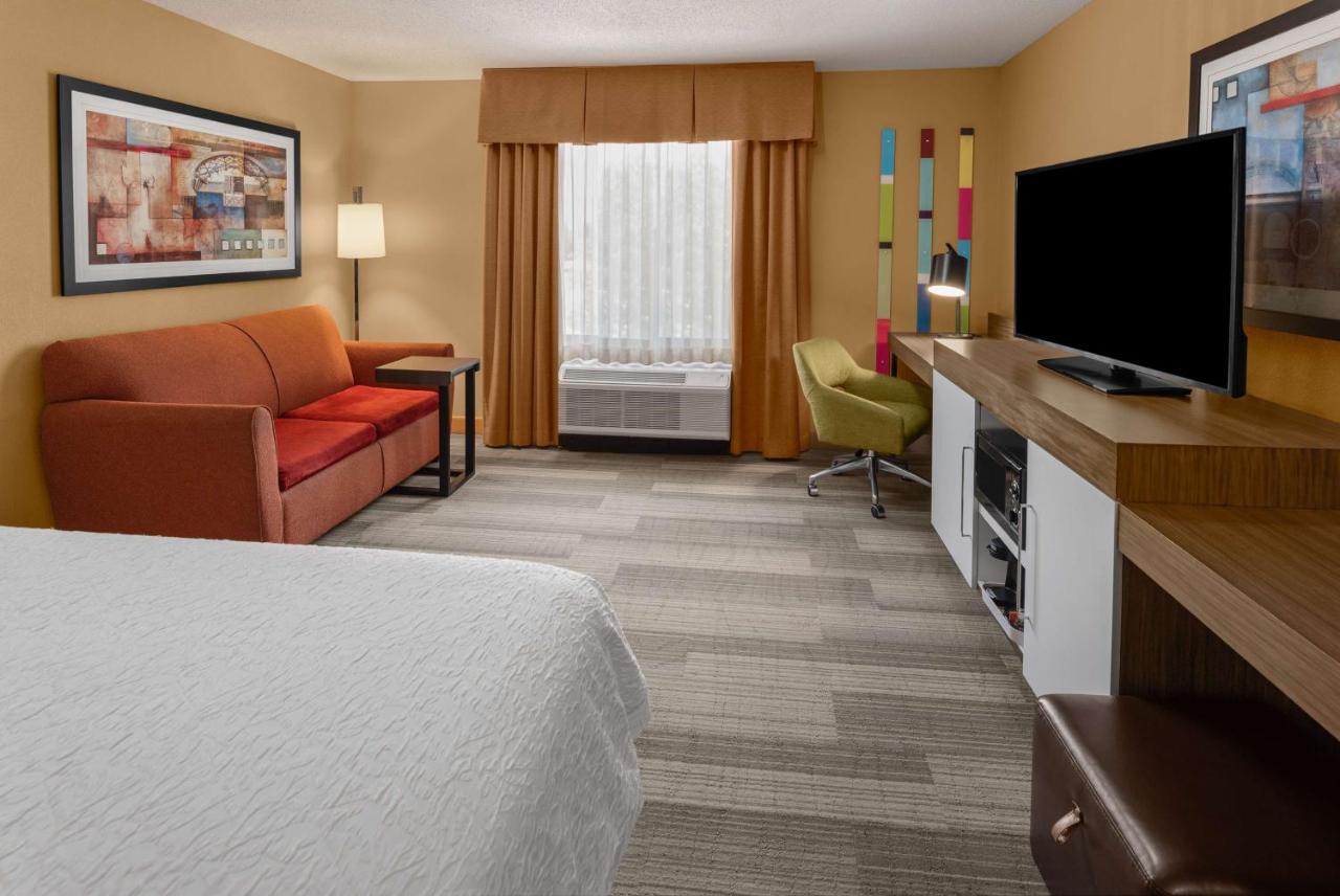 King Room at Hampton Inn & Suites Banning-Beaumont