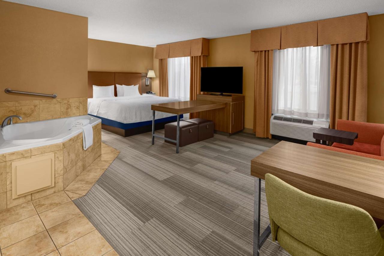 King Studio with Spa Bath at Hampton Inn & Suites Banning-Beaumont