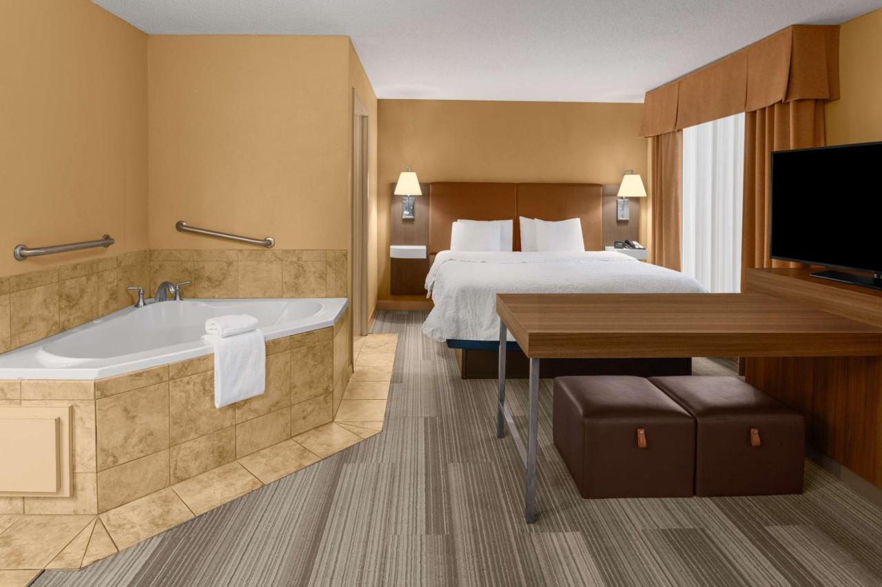 King Studio with Spa Bath at Hampton Inn & Suites Banning-Beaumont