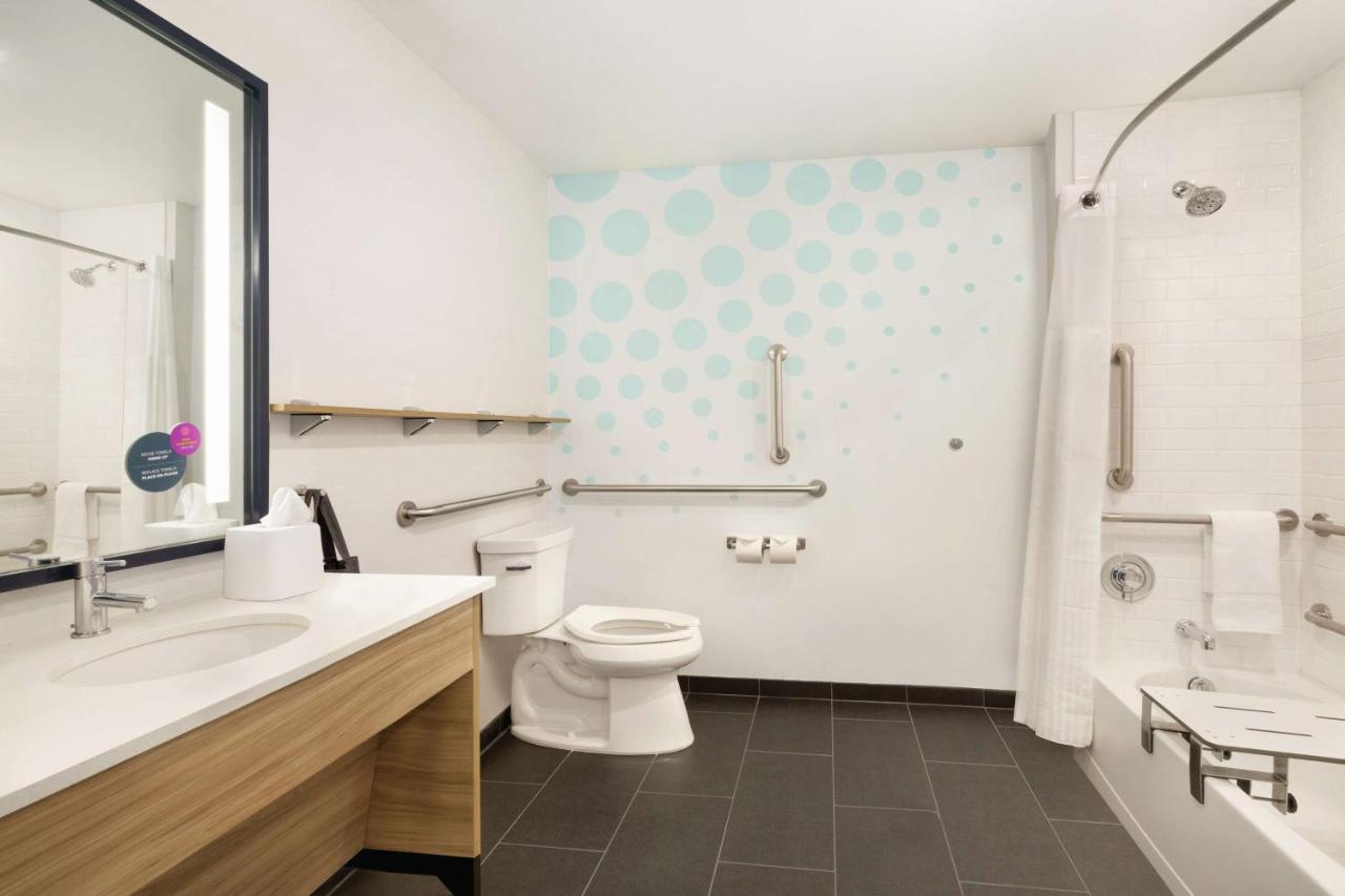 King Room - Hearing Accessible with Bathtub at Tru by Hilton Meridian Boise West ID