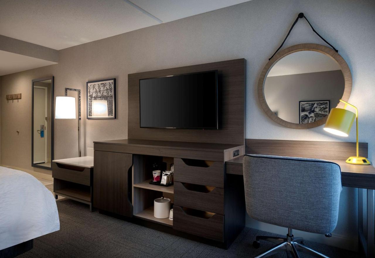 King Study with Sofa Bed - Non-Smoking at Hampton Inn by Hilton Boston/Cambridge