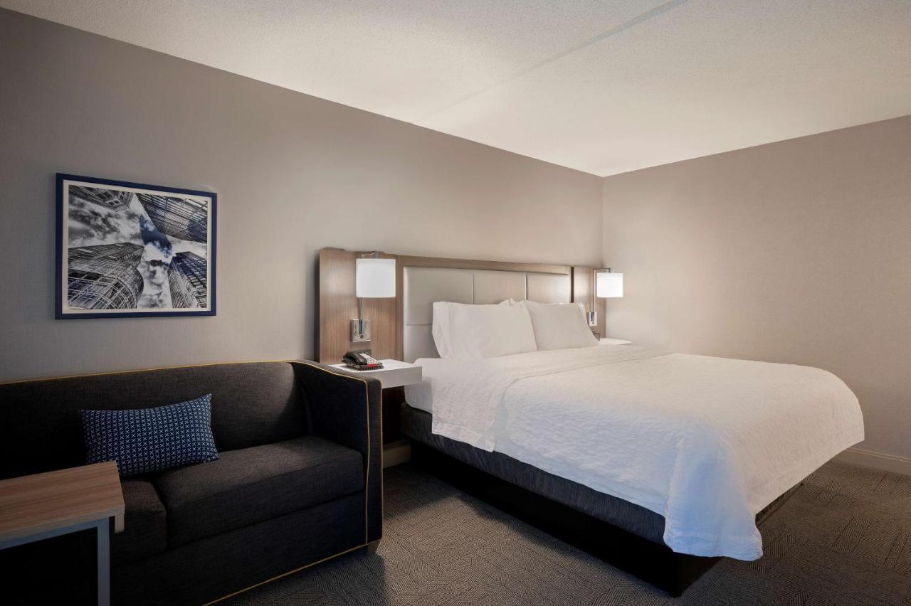 King Study with Sofa Bed - Non-Smoking at Hampton Inn by Hilton Boston/Cambridge