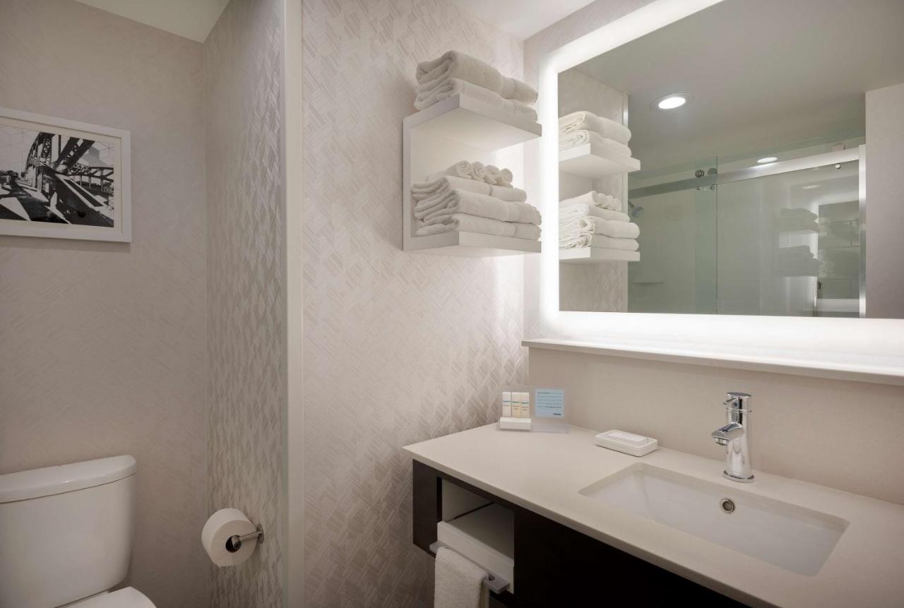 King Study with Sofa Bed - Non-Smoking at Hampton Inn by Hilton Boston/Cambridge