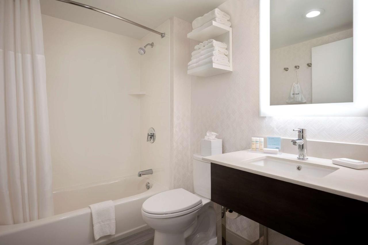 King Room - Non-Smoking at Hampton Inn by Hilton Boston/Cambridge