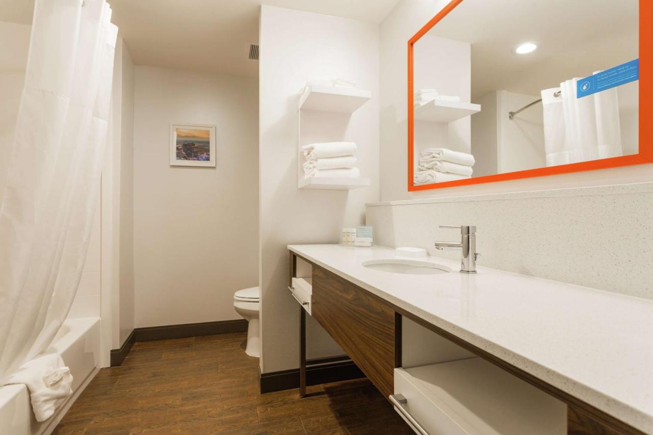 Executive King Room - Non-Smoking at Hampton Inn Cumberland