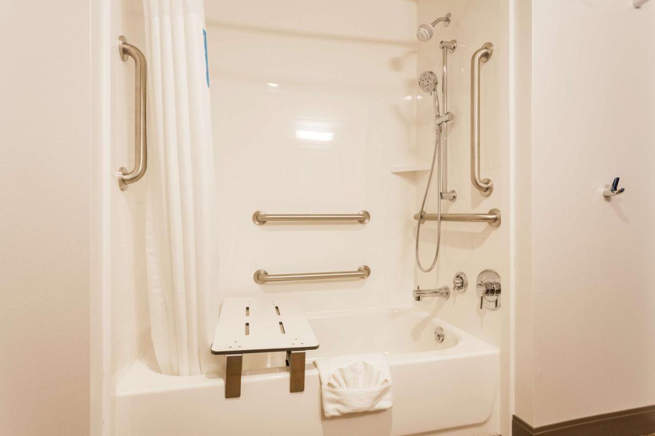 King Mobility/Hearing Accessible - Non-Smoking at Hampton Inn Cumberland