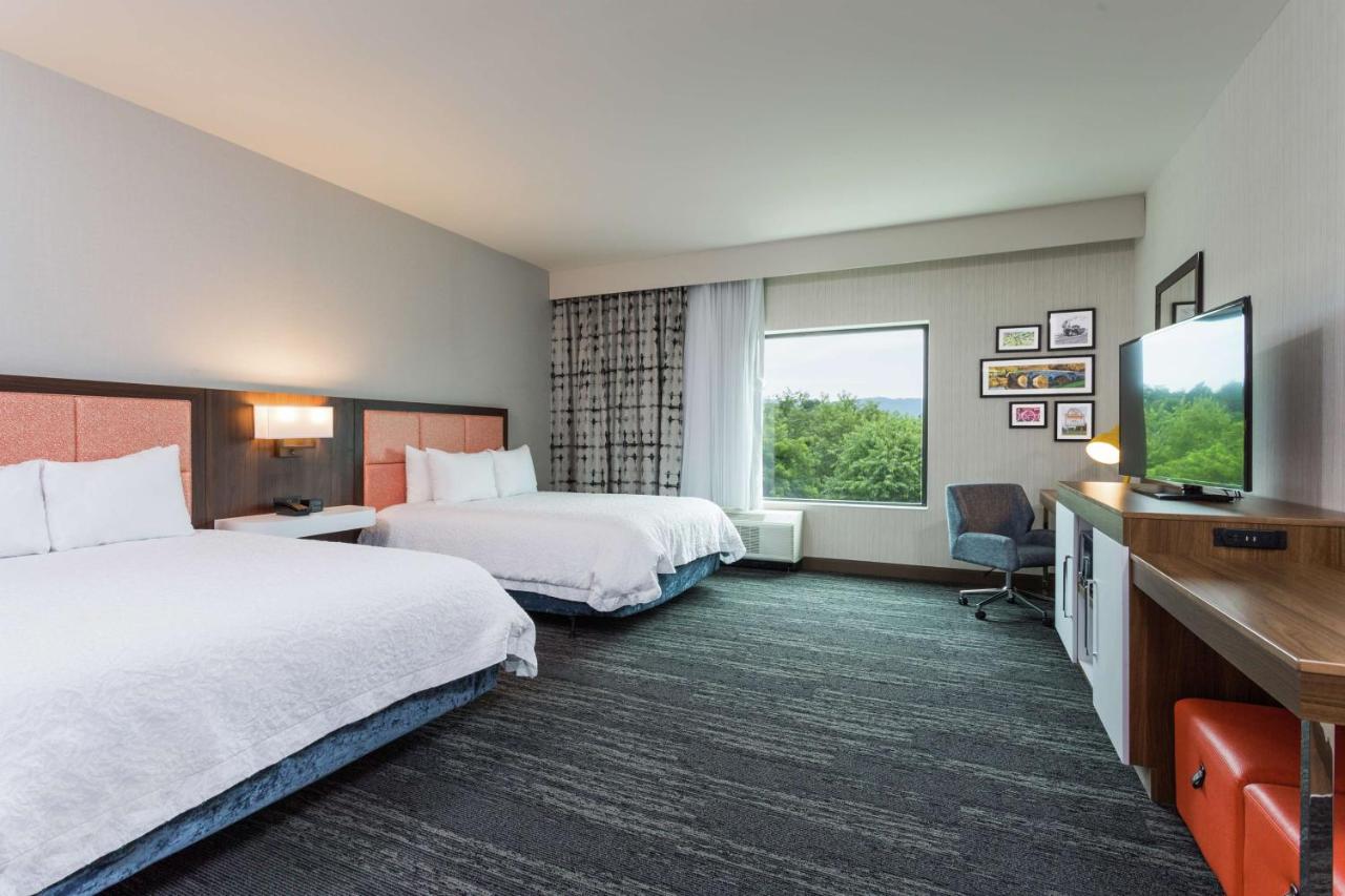 Queen Room with Two Queen Beds - Mobility Accessible/Non-Smoking at Hampton Inn Cumberland