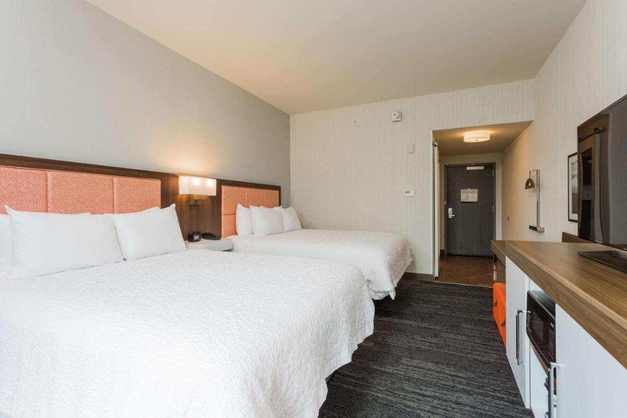Queen Room with Two Queen Beds - Non-Smoking at Hampton Inn Cumberland