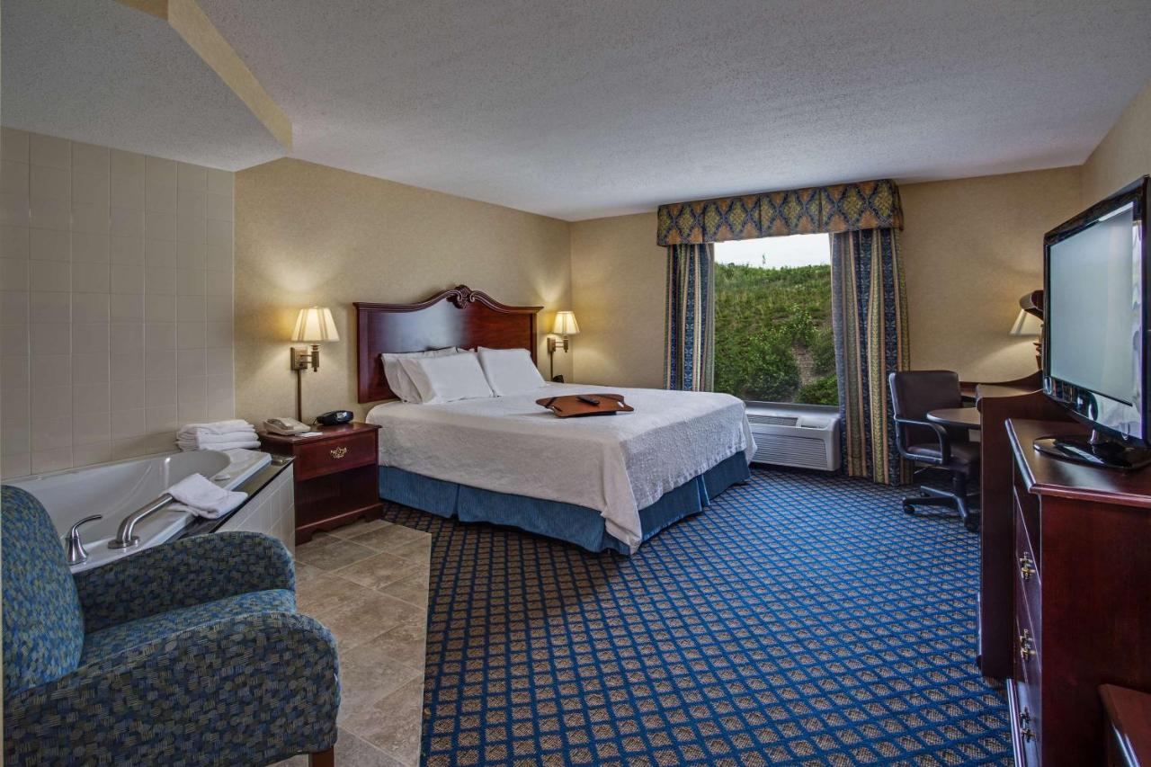 King Room with Whirlpool - Non-Smoking at Hampton Inn Clearfield