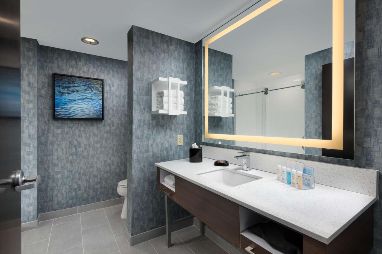 King Room at Hampton Inn & Suites Chattanooga/Downtown