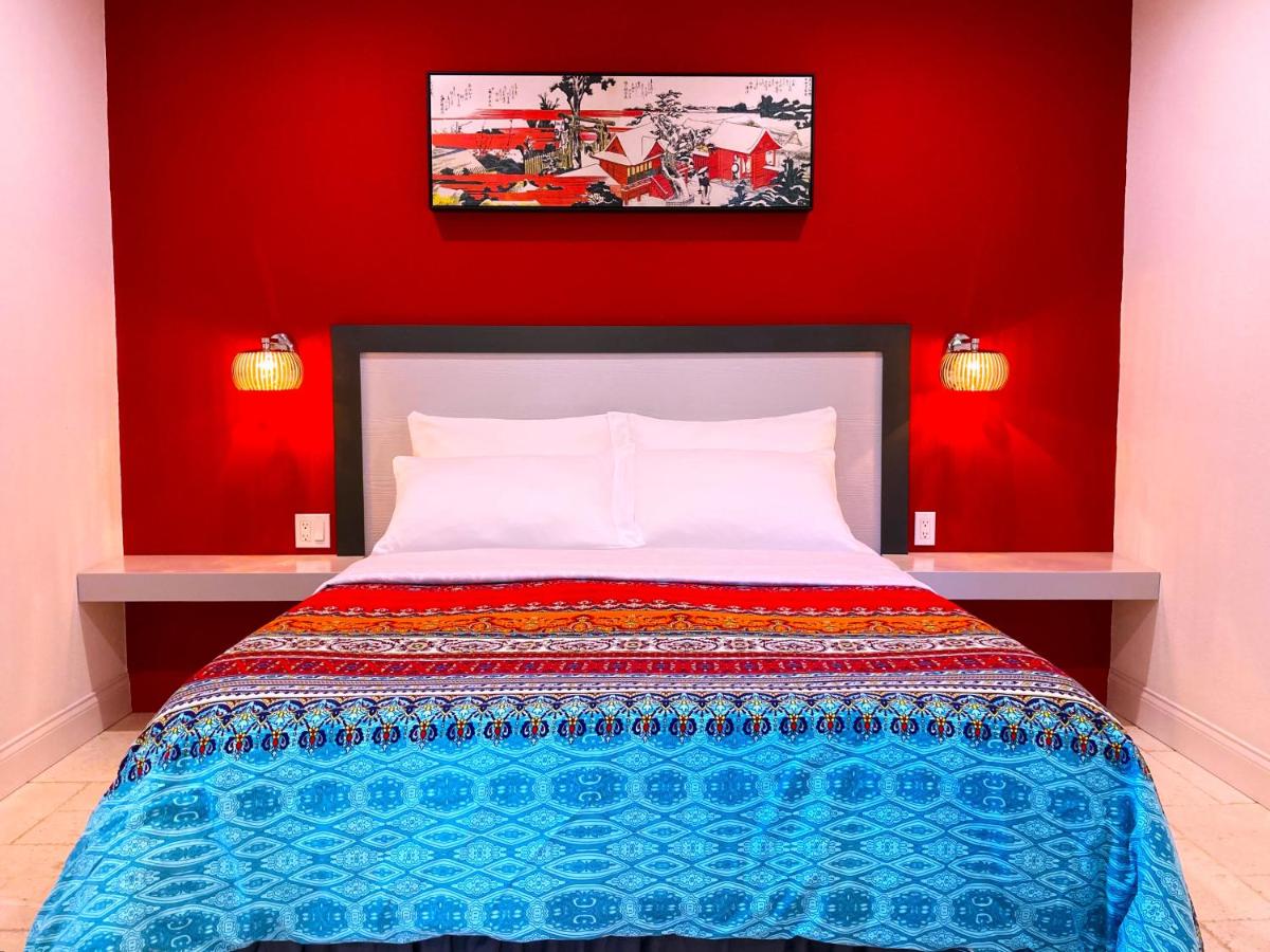 Queen Room at Retreat at Crystal Manatee