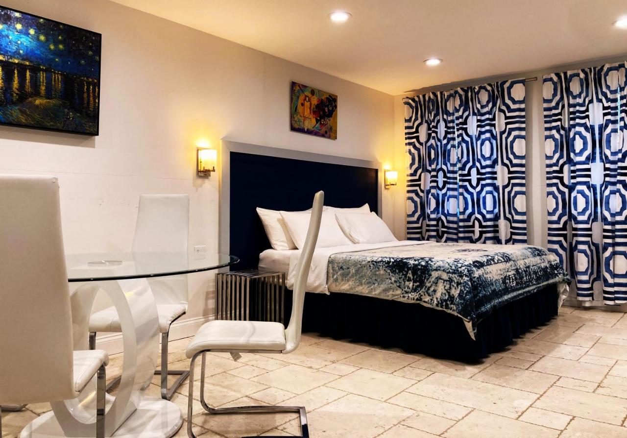 Family Room at Retreat at Crystal Manatee