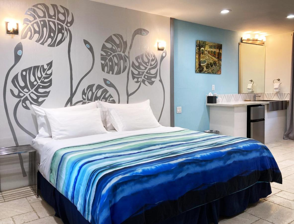 Standard King Room at Retreat at Crystal Manatee