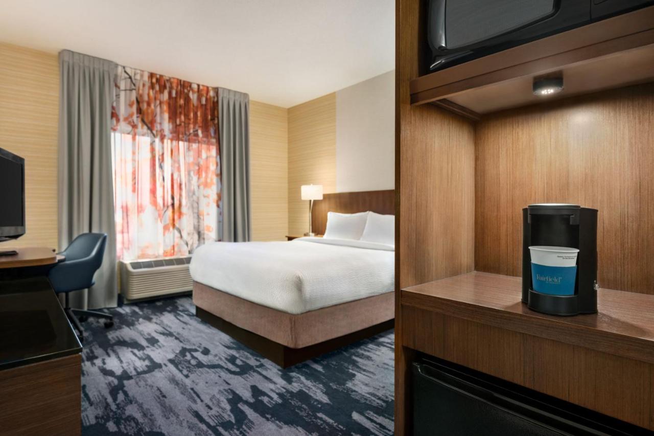 King Room at Fairfield Inn & Suites Hershey Chocolate Avenue