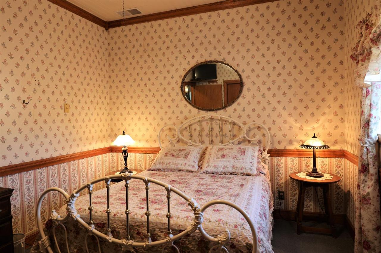 | Mariposa Hotel Inn