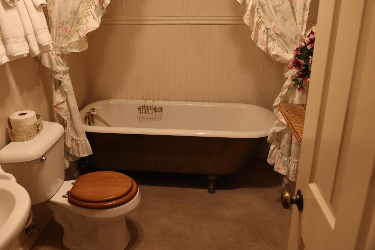 | Mariposa Hotel Inn