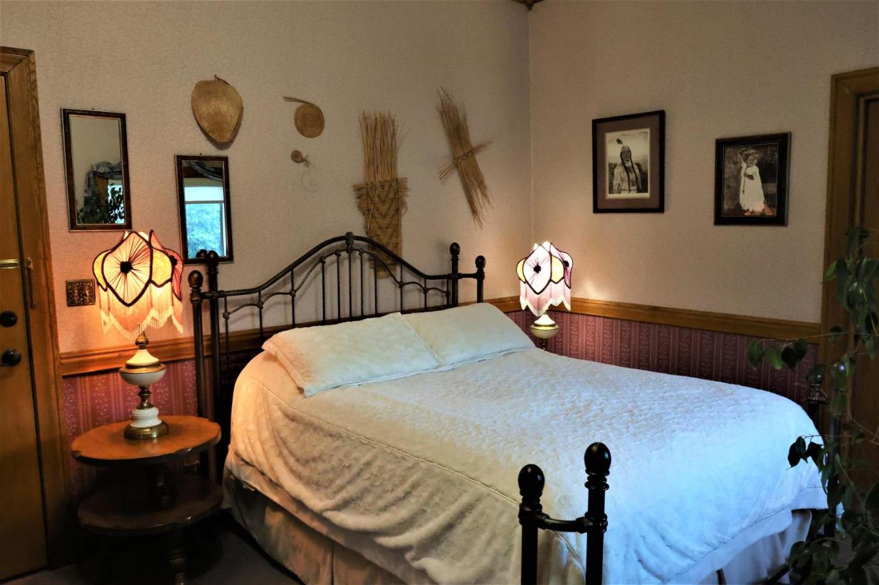| Mariposa Hotel Inn