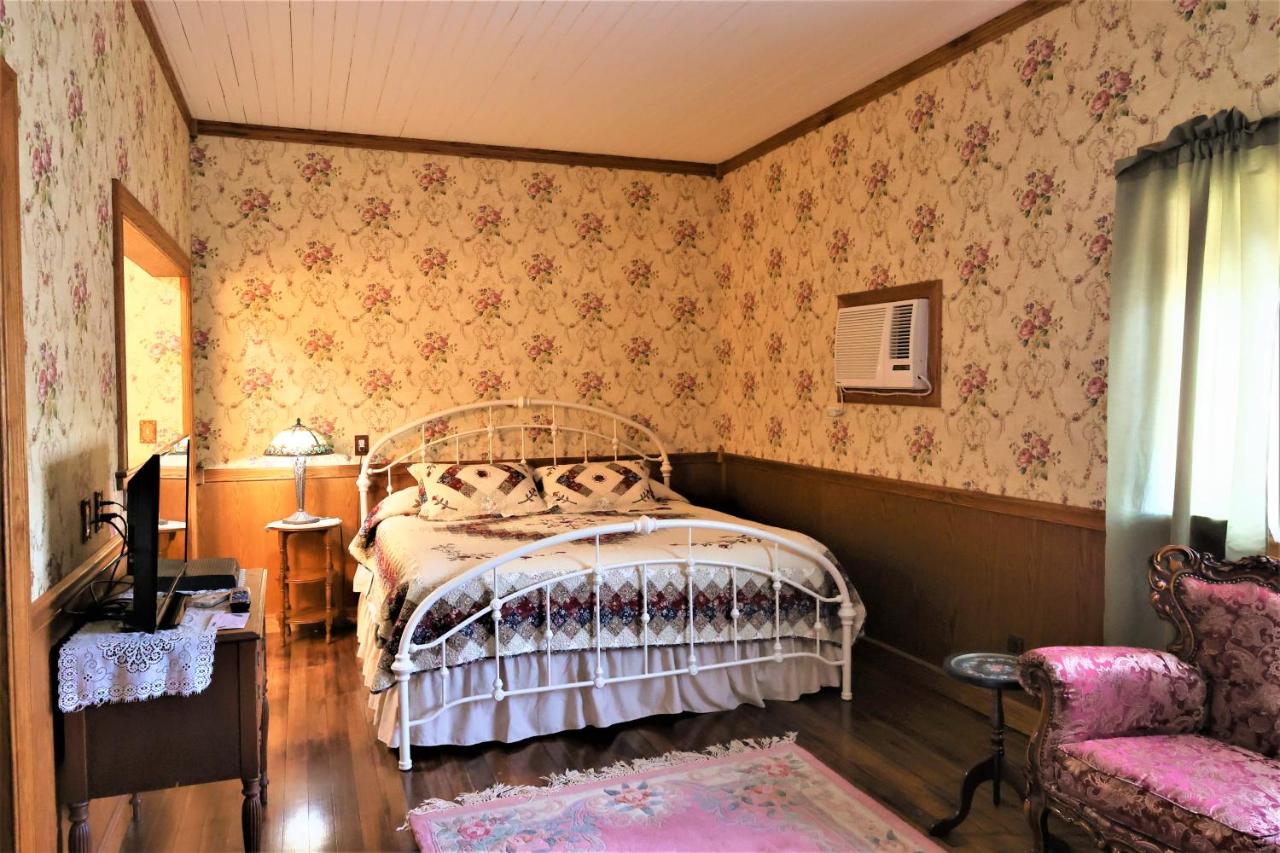 | Mariposa Hotel Inn