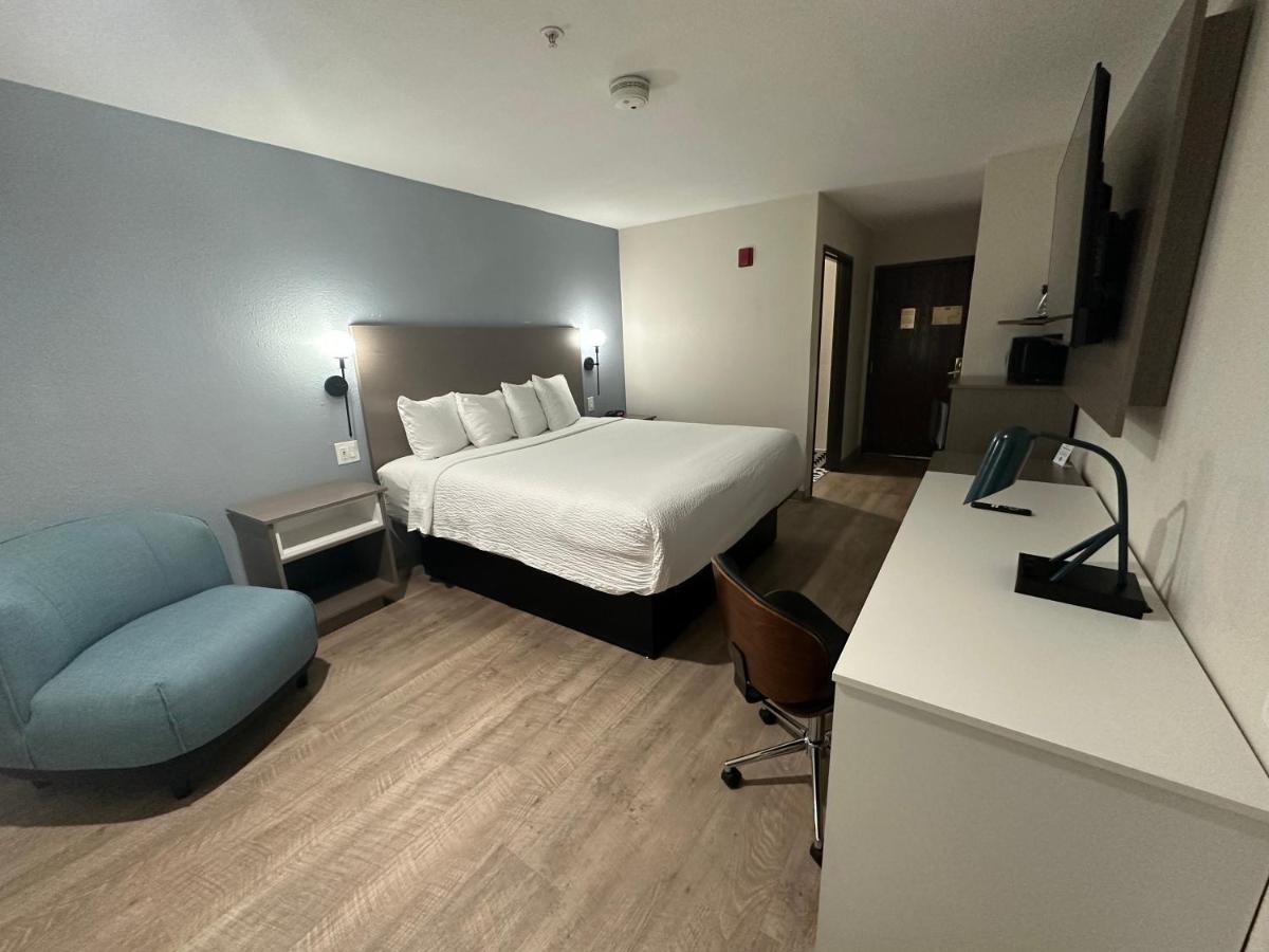 King Room - Non-Smoking at Days Inn by Wyndham Arlington