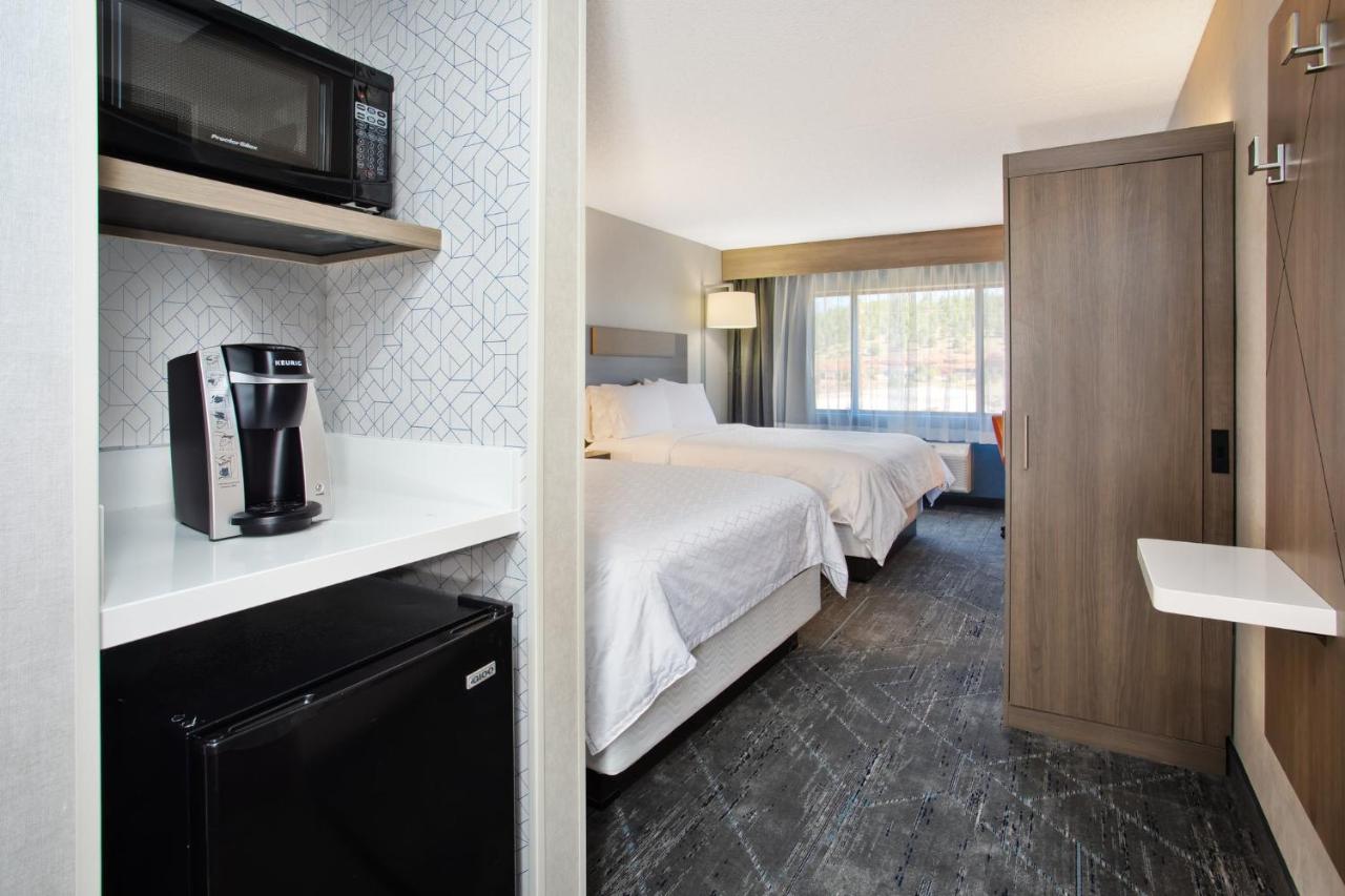 Queen Room with Two Queen Beds - Non-Smoking at Holiday Inn Express Flagstaff by IHG