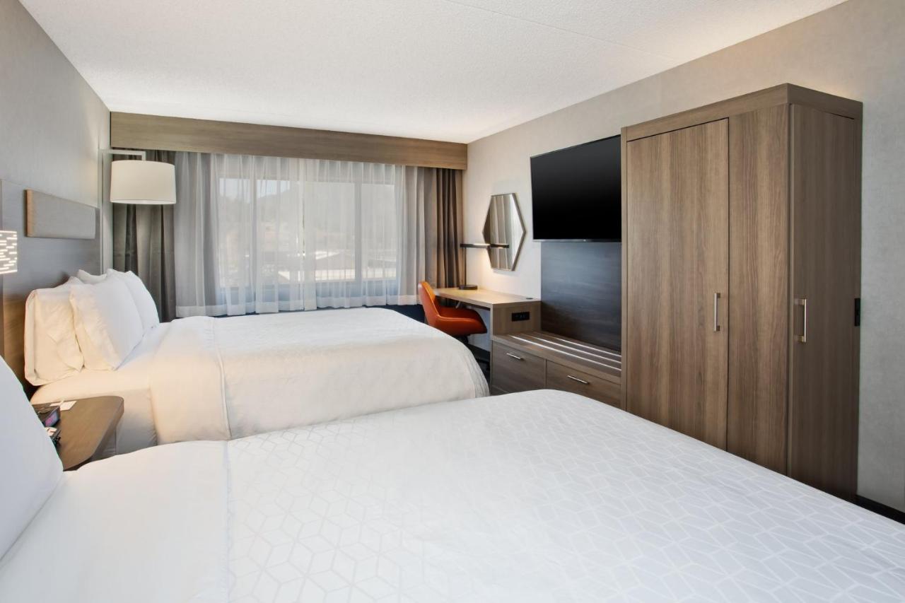 Queen Room with Two Queen Beds - Non-Smoking at Holiday Inn Express Flagstaff by IHG